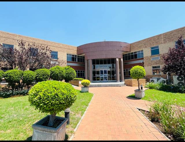 1,300M² OFFICE TO LET IN RANDJESPARK